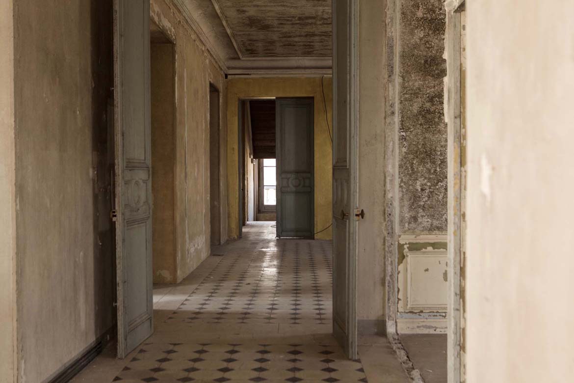 Chateau en friche du 19ème siècle en Ile de France