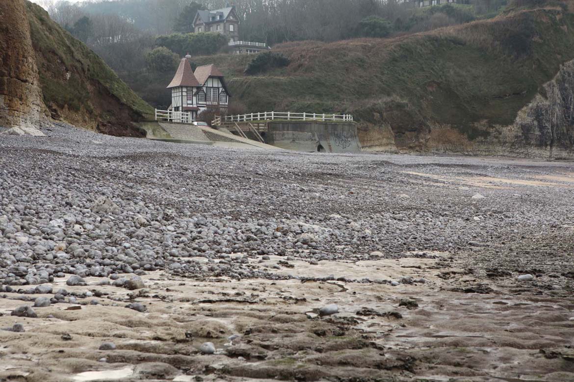 Maison isolée vue sur mer en Normandie