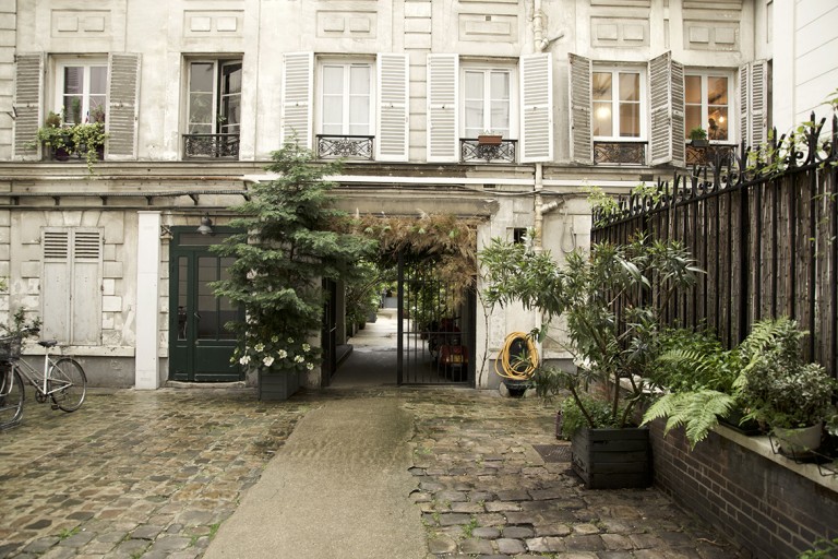 8 Rue De L'humanité Lieu De Tournage Lieu de création, grand appartement et studio photo , lieu de tournage