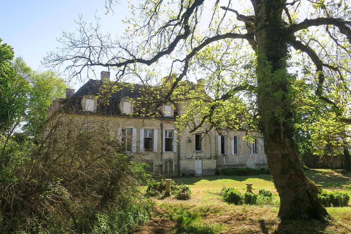Élégant château de campagne en friche