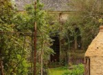 f la petite maison blanche et puits