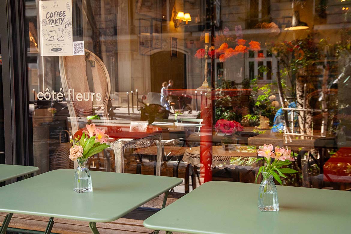 Le44, des fleurs, des choses et un café