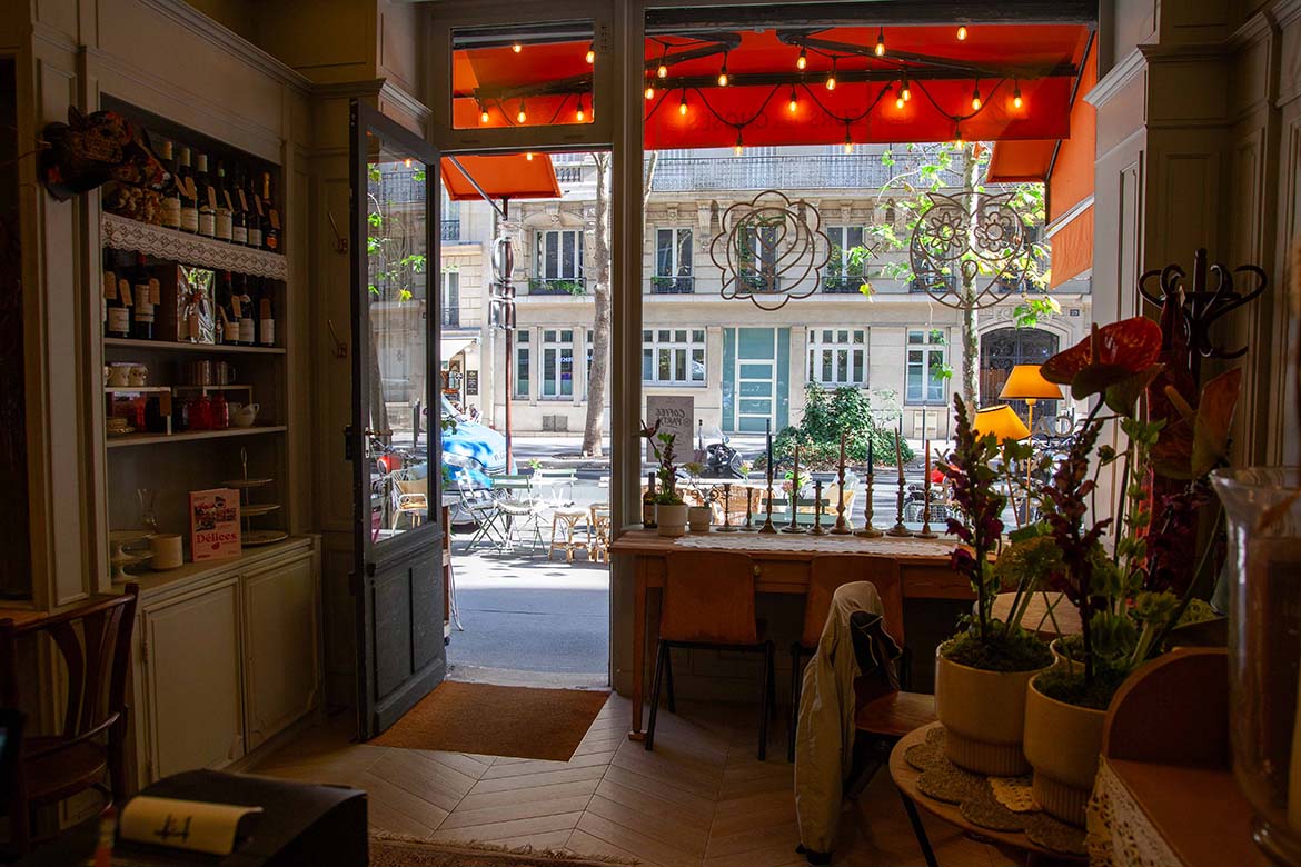 Le44, des fleurs, des choses et un café