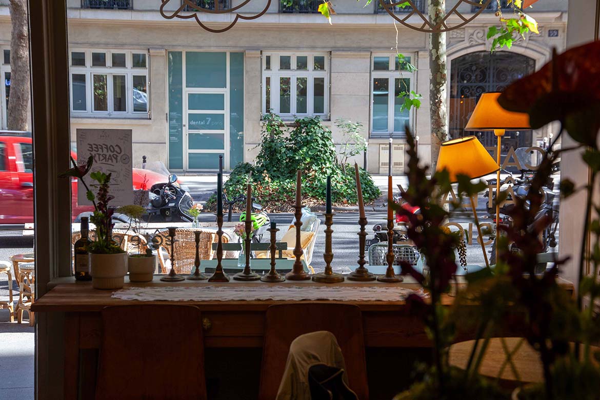 Le44, des fleurs, des choses et un café