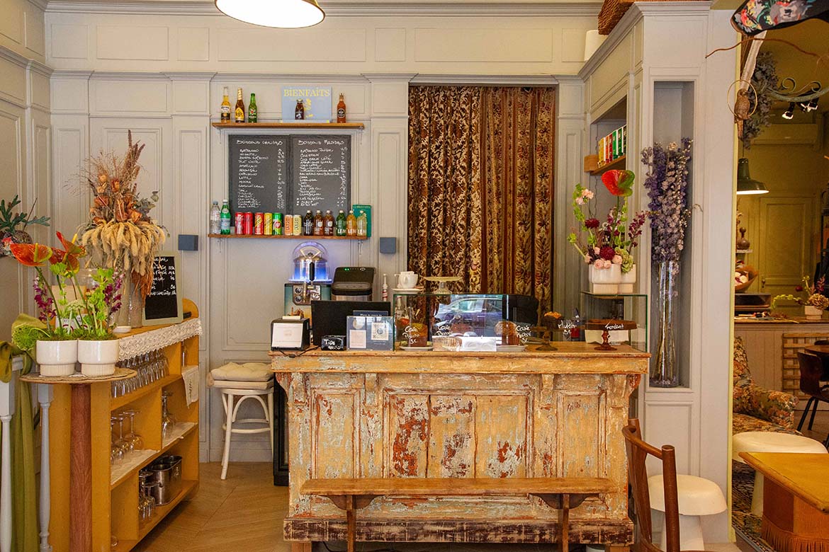 Le44, des fleurs, des choses et un café