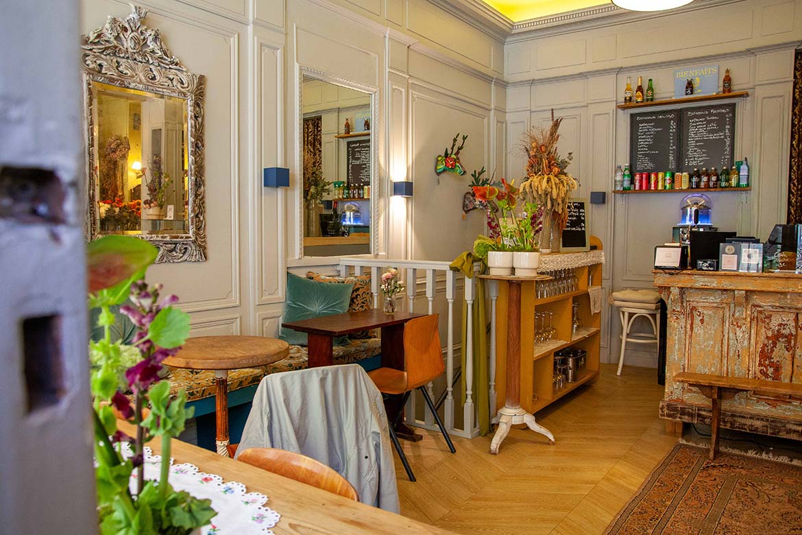 Le44, des fleurs, des choses et un café